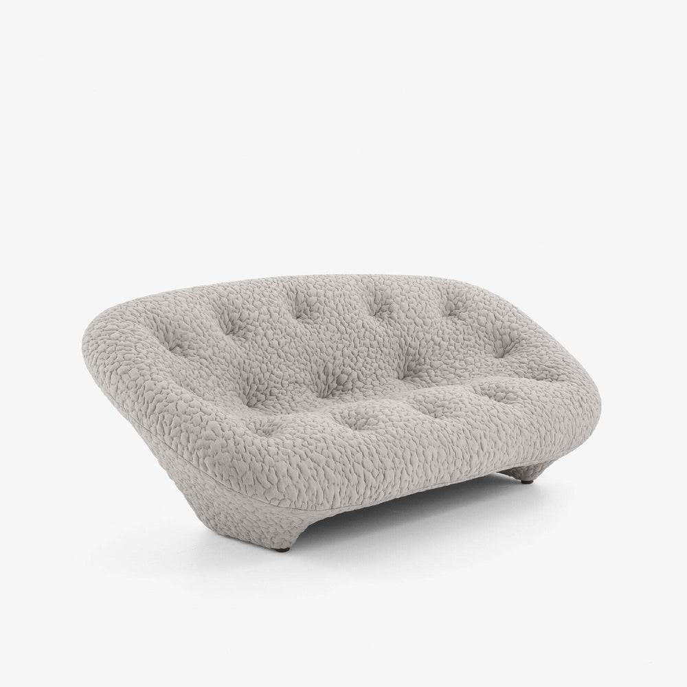Sofa Ploum Medium — Ligne Roset, tapicerka w tkaninie jasnej, widok z przodu