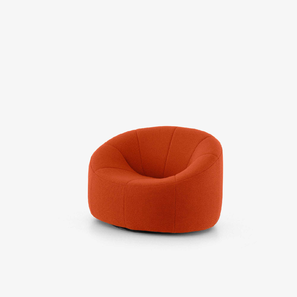 Fotel Pumpkin — Ligne Roset, tapicerka w tkaninie pomarańczowej, widok z przodu