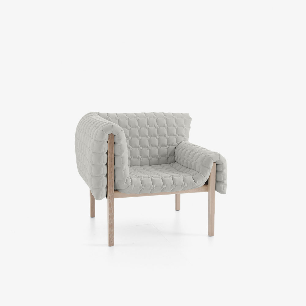 Fotel Ruché prawy — Ligne Roset, tapicerka pikowana, widok z przodu