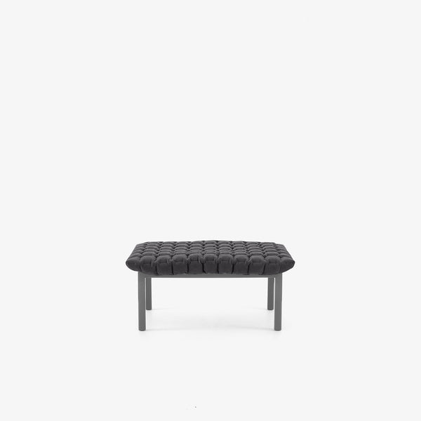 Podnóżek Ruché — Ligne Roset, tapicerka pikowana, widok z przodu