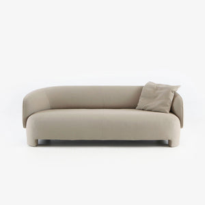 Sofa Taru Large — Ligne Roset, tapicerka w jasnej tkaninie, widok z przodu