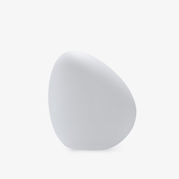 Lampa stołowa Dolmen — Ligne Roset, forma organiczna, widok z przodu, kolor jasny