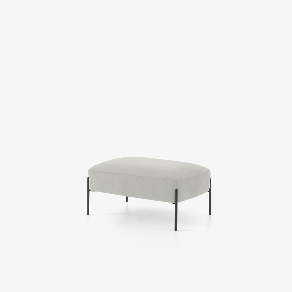 Podnóżek Païpaï — Ligne Roset, tapicerka jasna tkanina, widok z przodu