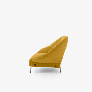 Païpaï Loveseat — widok z tyłu, zaokrąglona forma oparcia, nogi w kolorze czarnym