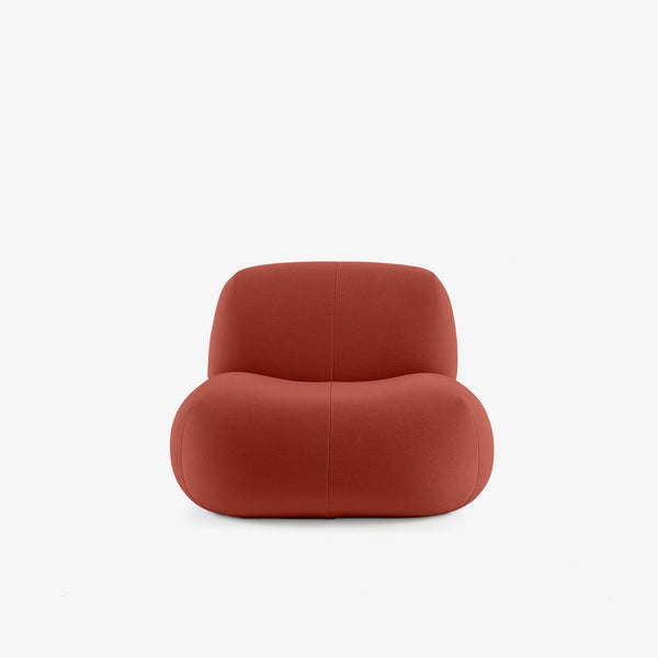 Fotel Pukka — Ligne Roset, tapicerka w tkaninie terakota, widok z przodu