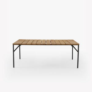 Stół Lapel — Ligne Roset, blat drewniany z przeszyciami, nogi metalowe, widok z przodu