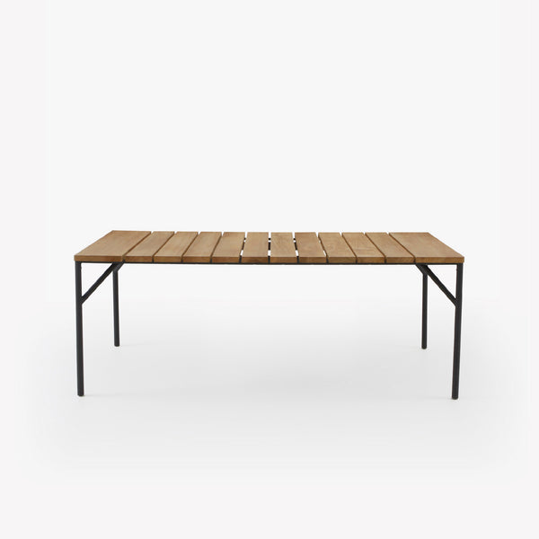 Stół Lapel — Ligne Roset, blat drewniany z przeszyciami, nogi metalowe, widok z przodu