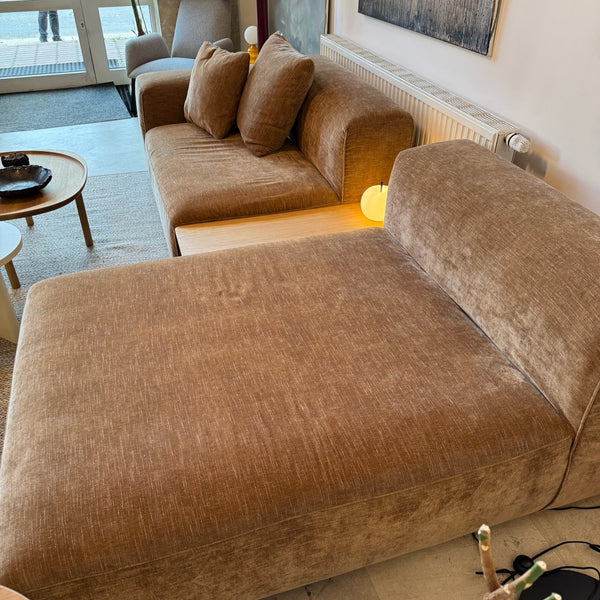 Sofa modułowa Edda — zestaw wystawowy z szezlongiem