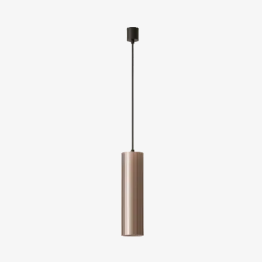 Lampa wisząca Strip — Aromas Del Campo, cylinder drewniany z metalowym zawieszeniem, widok z przodu