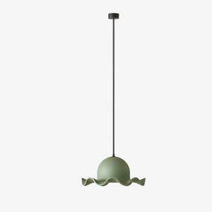 Lampa wisząca Chapeu — Aromas Del Campo, kula w kolorze zielonym, falista podstawa, widok frontalny