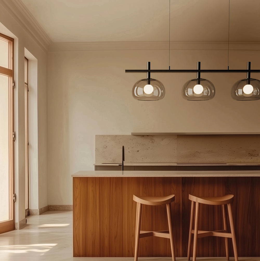 Lampa wisząca Cloud 3 — Aromas Del Campo, trzy klosze szklane, rama mosiężna, widok z przodu