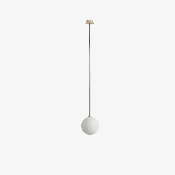 Lampa wisząca Ball — Aromas Del Campo, kula mleczna, zawieszenie na długim sznurze, widok z przodu