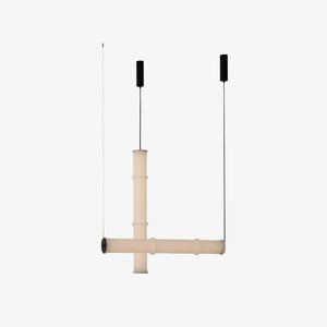 Lampa wisząca Canna — Aromas Del Campo, struktura drewniana z metalowymi zawieszeniami, widok z przodu