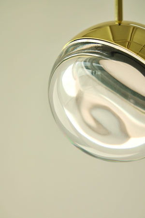 Dora — zbliżenie kuli szklanej, reflektor wewnętrzny, detal materiału