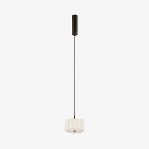 Lampa wisząca Flow — Aromas Del Campo, abażur mleczny, zawieszenie na czarnym przewodzie, widok z przodu