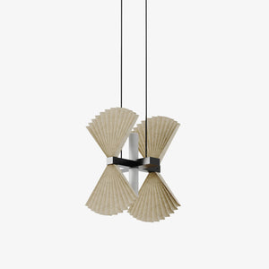 Lampa wisząca Hita — Aromas Del Campo, cztery abażury w tkaninie, metalowa opaska, widok frontalny
