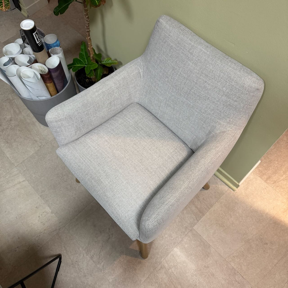 Krzesło Sits Moa – Tkanina Nori 1 Nature / Dąb (Produkt z ekspozycji)