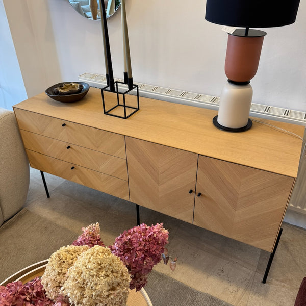 Komoda Luxe — dąb bielony, nogi stalowe czarne