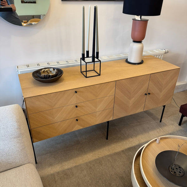 Komoda Luxe — dąb bielony, nogi stalowe czarne