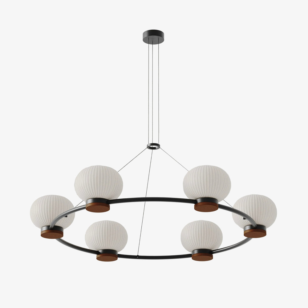Lampa wisząca Irzo 6 — Aromas Del Campo, sześć kloszy w białej tkaninie, rama czarna, widok z przodu