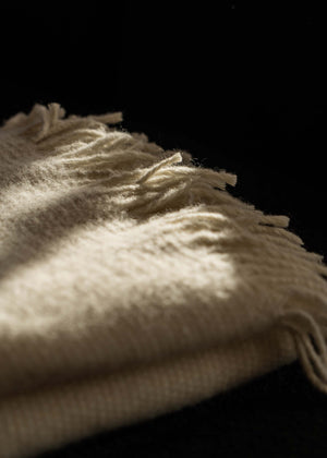 MERI blanket / Ecru Tamo