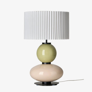 Lampa stołowa Mapi — Aromas Del Campo, podstawa z dwoma ceramicznymi elementami, abażur plisowany, widok frontowy