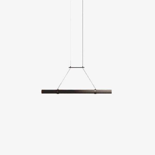 Lampa wisząca Niro — Aromas Del Campo, metalowy drążek z drewnianym elementem, widok z przodu