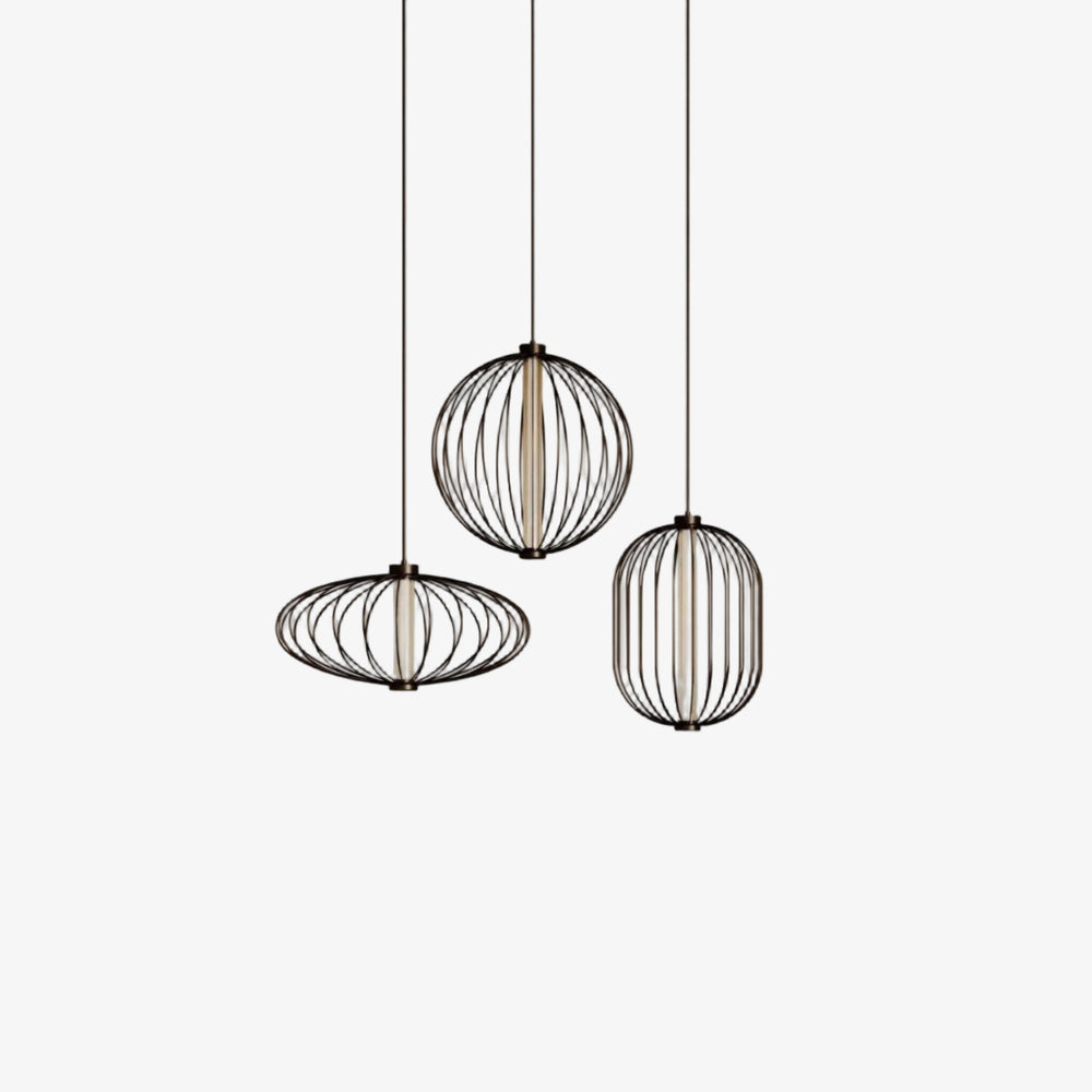 Lampa wisząca Pepo — Aromas Del Campo, trzy klosze w kształcie kuli i owalu, metal czarny, widok na białym tle