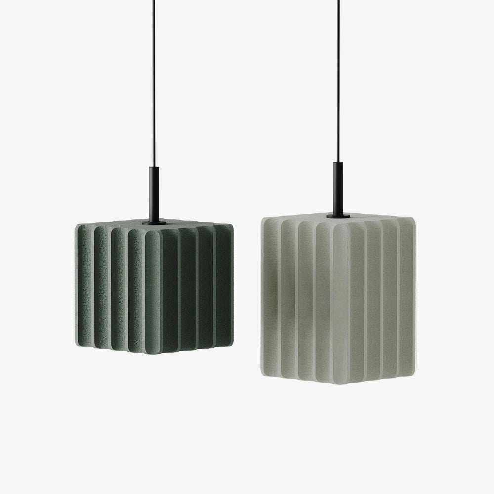 Lampa wisząca Pire — Aromas Del Campo, dwa warianty kolorystyczne, drewniany abażur z pionowymi lamelami, widok frontowy