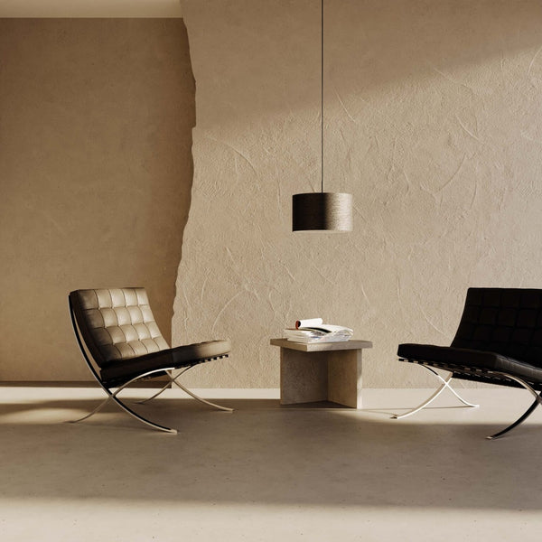 Rems — w aranżacji minimalistycznego wnętrza, ujęcie lifestyle z fotelami