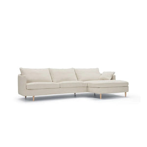 Sofa Julia — Sits, konfiguracja narożna z szezlongiem, tapicerka jasna tkanina, widok z przodu