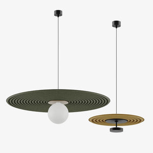 Lampa wisząca Tico — Aromas Del Campo, dwa warianty kolorystyczne, drewniany abażur, kula mleczna