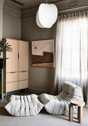 Fotel Togo Ligne Roset – Alcantara Pearl (OUTLET – Dostępny od ręki)