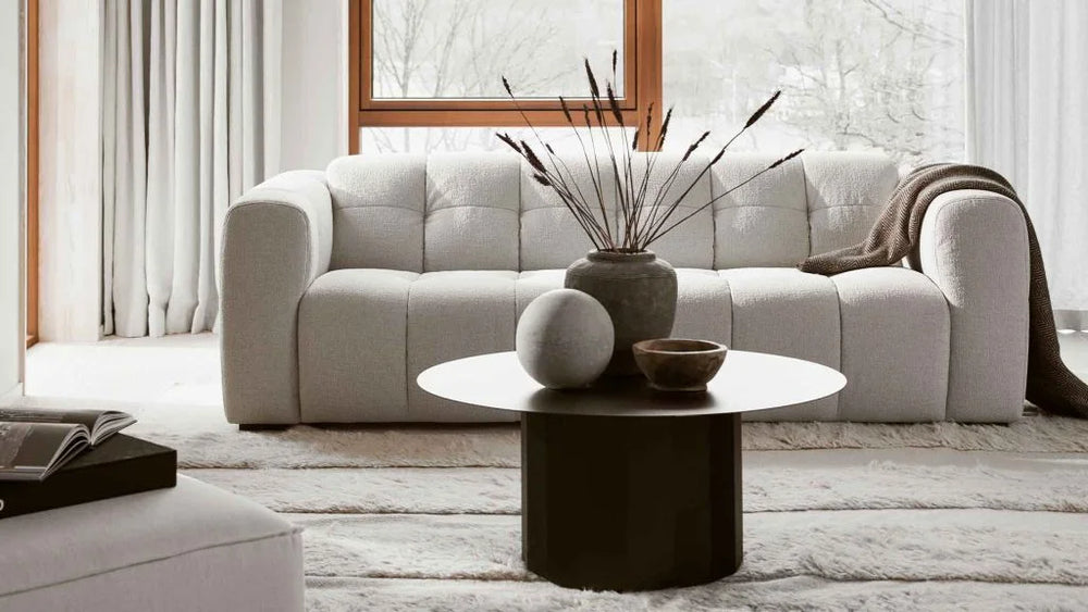 Sofa Alps — Vilmers, tapicerka jasna tkanina, przeszycie pionowe, widok z przodu
