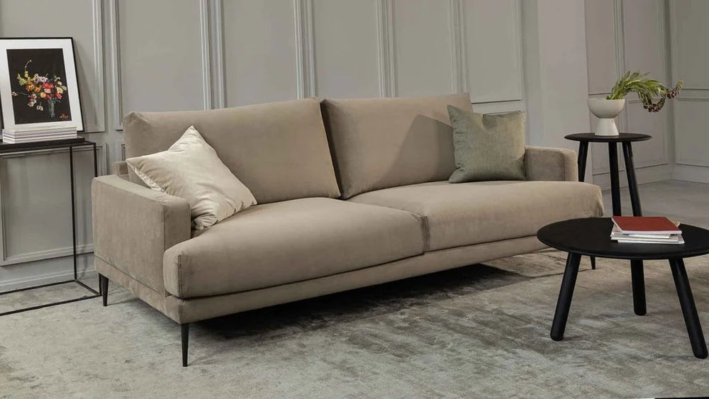 Sofa Daisy — Vilmers, konfiguracja narożna z szezlongiem, tapicerka jasna tkanina, widok z przodu
