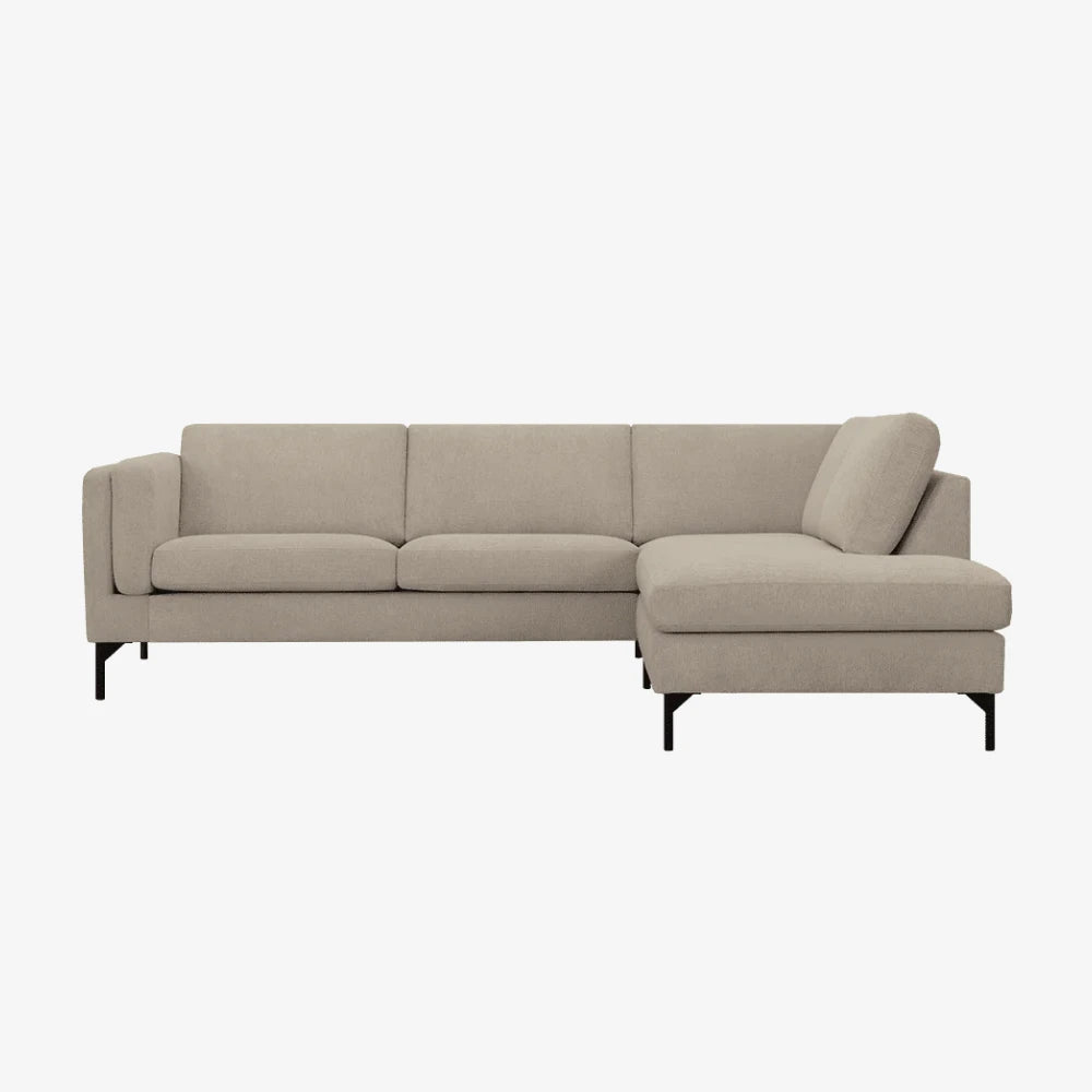 Sofa Nordic — Vilmers, konfiguracja narożna z szezlongiem, tapicerka jasna tkanina, widok z przodu
