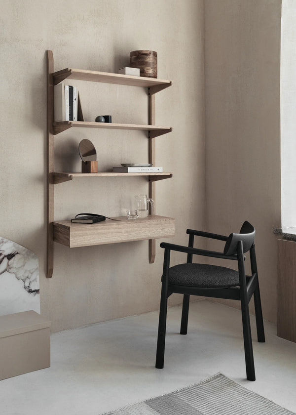 Elipsa Soft — w minimalistycznym salonie, ujęcie lifestyle z półkami