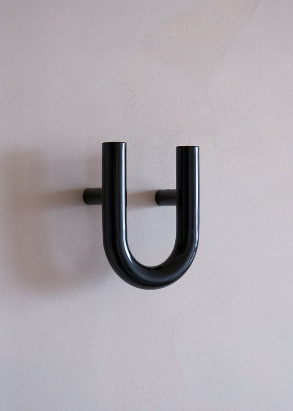 UNE hanger Tamo