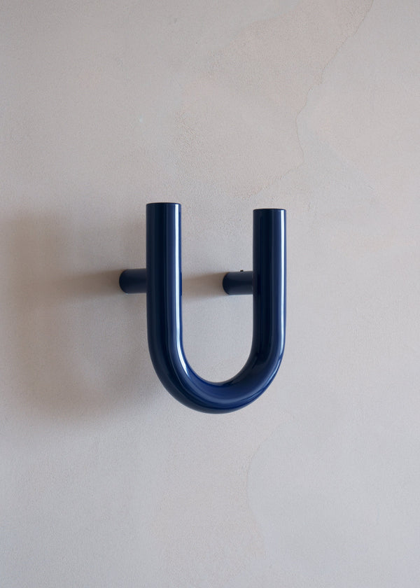UNE hanger Tamo